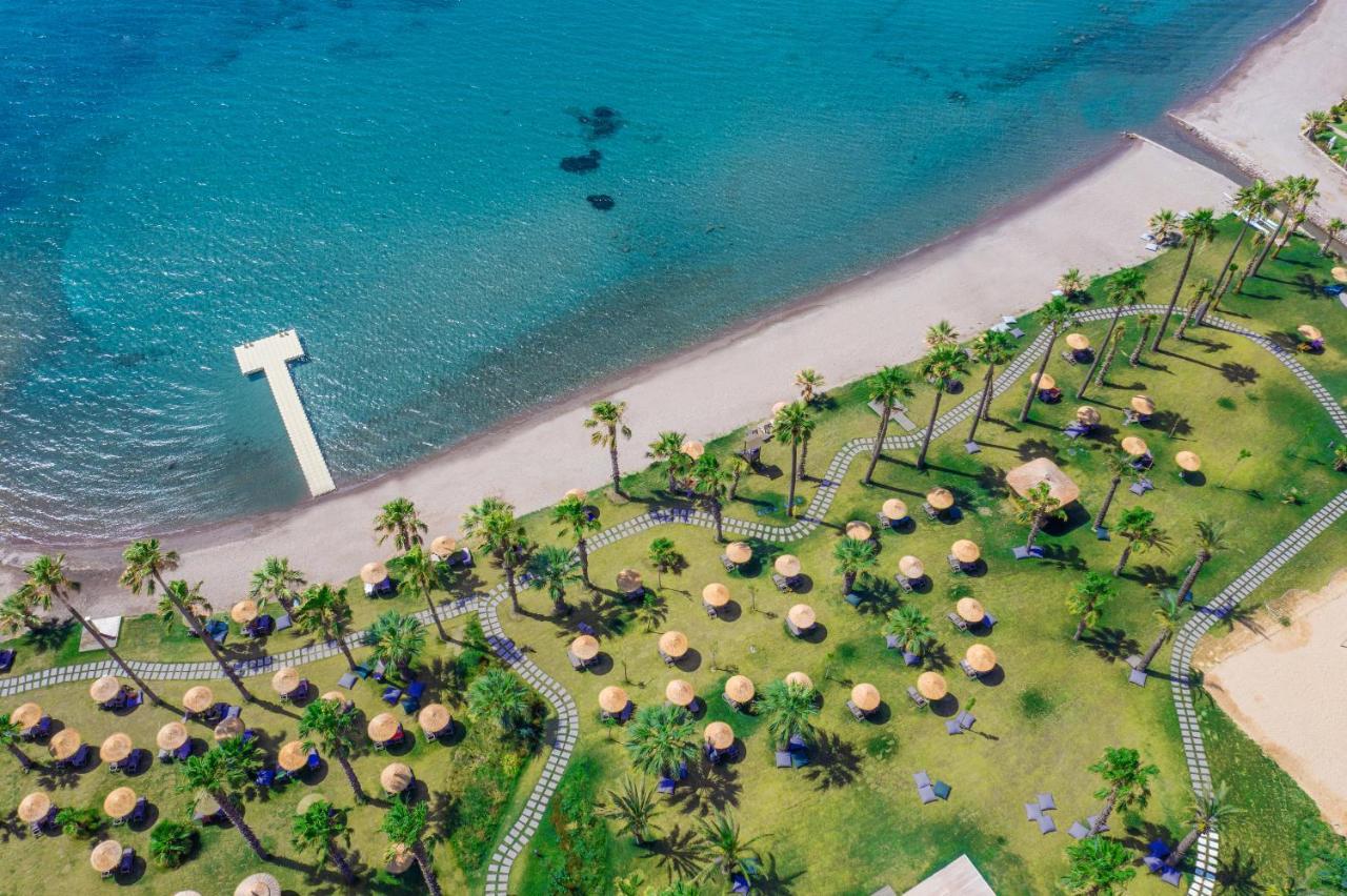 Radisson Collection Hotel, Bodrum Akyarlar Exteriér fotografie Aerial view of the beach at the resort