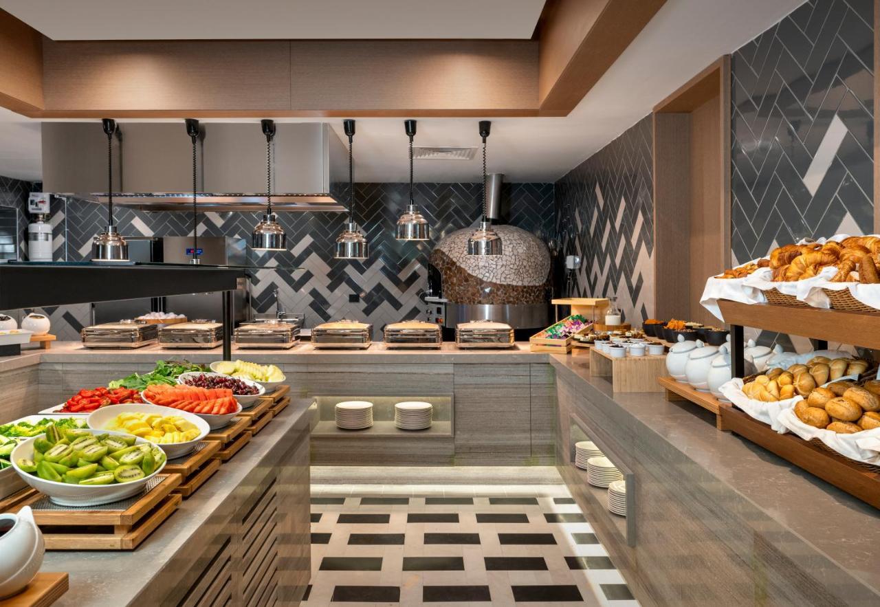 Radisson Collection Hotel, Bodrum Akyarlar Exteriér fotografie The buffet at the hotel