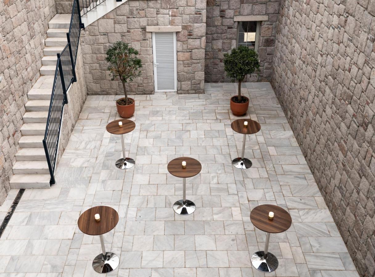Radisson Collection Hotel, Bodrum Akyarlar Exteriér fotografie The courtyard of the museum