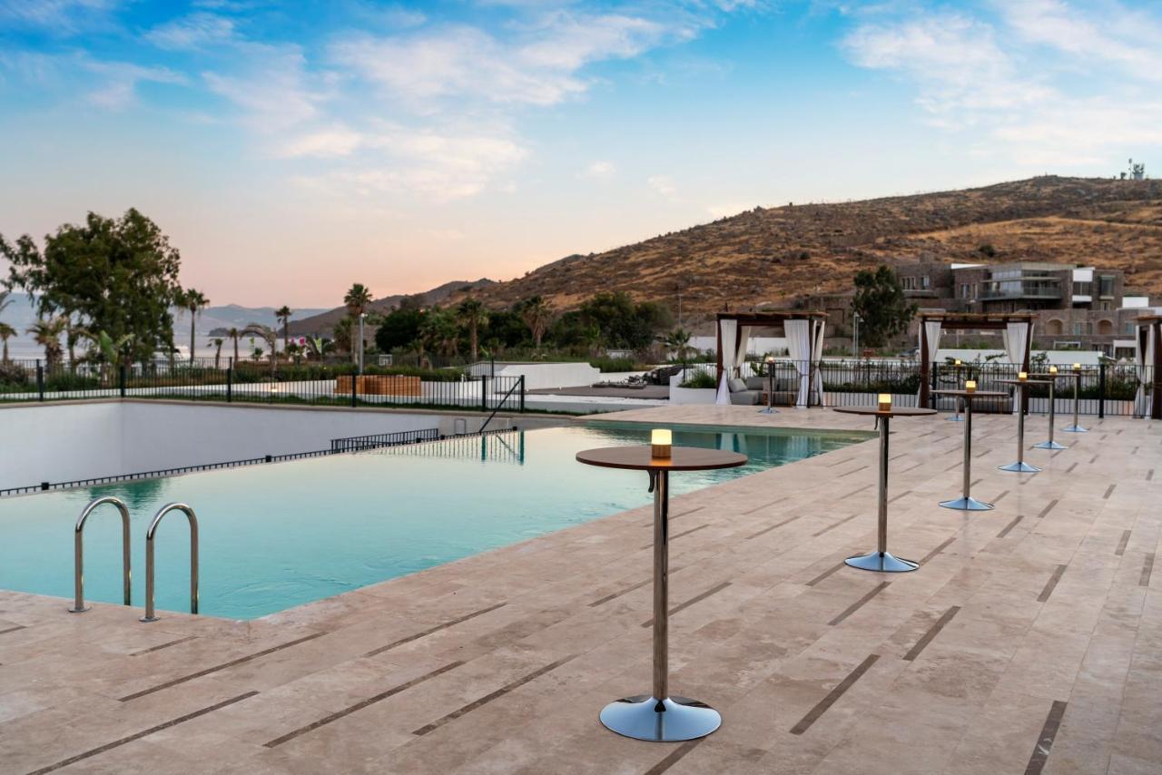 Radisson Collection Hotel, Bodrum Akyarlar Exteriér fotografie The pool at the hotel