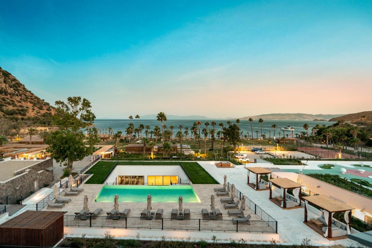 Radisson Collection Hotel, Bodrum Akyarlar Exteriér fotografie The resort's main pool